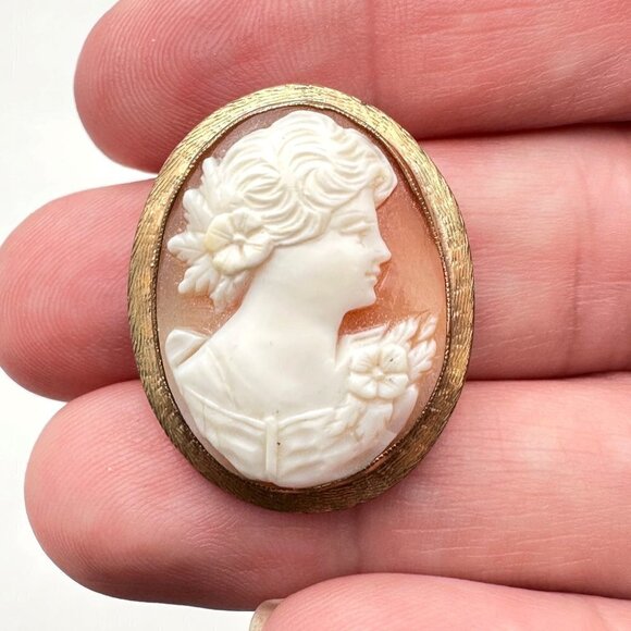 Antique Womans Brooch Pin Pendant 10K Yellow Gold Shell Cameo Flowers in Hair - Picture 3 of 5